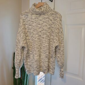 Offline By Aerie Oversized Black/White Thumb Hole‎ Sweater, Size XS 100% Cotton